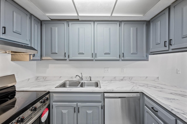 kitchen with under cabinet range hood, gray cabinetry, stainless steel appliances, and a sink