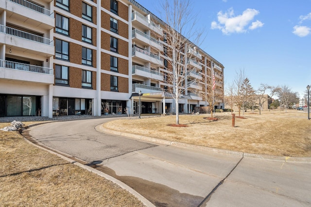 6400 York Ave S Unit 505, Edina, MN 55435 - view of property with driveway