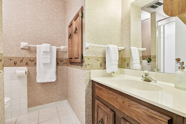 bathroom featuring tile patterned flooring, visible vents, wallpapered walls, toilet, and vanity