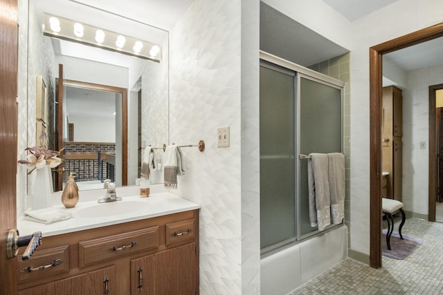 full bath with enclosed tub / shower combo and vanity