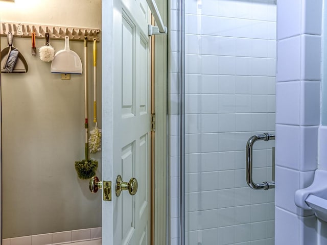 8621 Basswood Rd Unit 33, Eden Prairie, MN 55344 - full bath with a tile shower