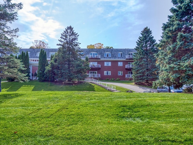 8621 Basswood Rd Unit 33, Eden Prairie, MN 55344 - view of community with a yard