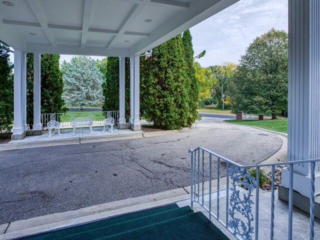 8621 Basswood Rd Unit 33, Eden Prairie, MN 55344 - view of patio with covered porch
