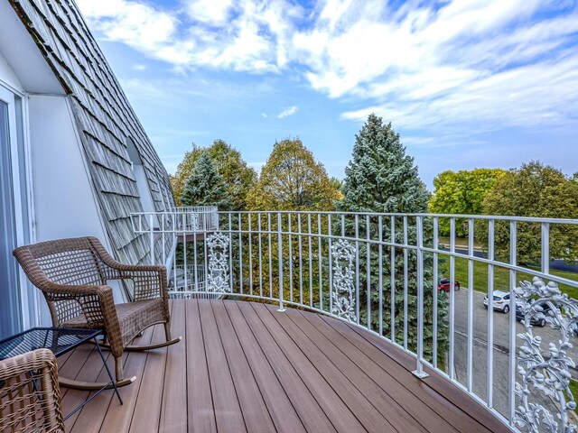 8621 Basswood Rd Unit 33, Eden Prairie, MN 55344 - view of wooden terrace