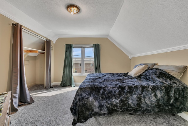 bedroom featuring a textured ceiling, vaulted ceiling, baseboards, carpet, and a closet