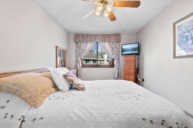 bedroom featuring ceiling fan