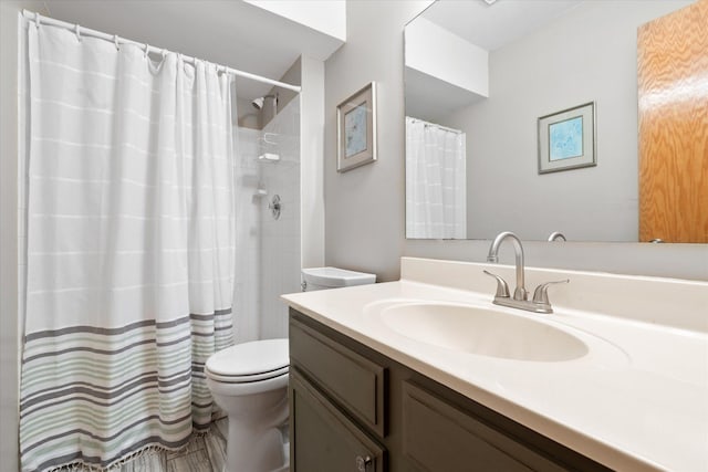 bathroom featuring a shower with shower curtain, toilet, and vanity