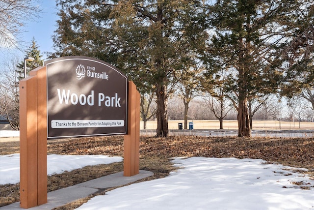 view of community / neighborhood sign