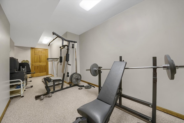 exercise room with carpet flooring and baseboards