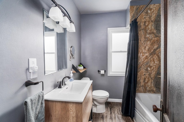 full bathroom with baseboards, toilet, shower / tub combo with curtain, wood finished floors, and vanity