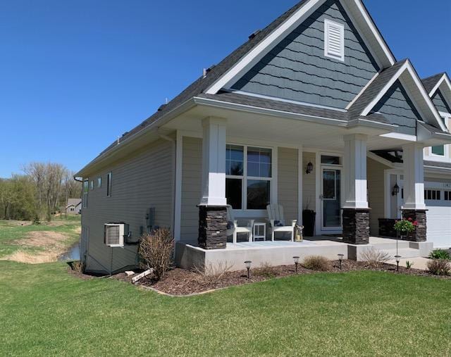 view of front facade with a porch and a front lawn