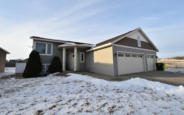 view of front of property featuring a garage and driveway