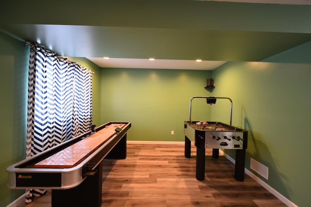 game room featuring visible vents, recessed lighting, baseboards, and wood finished floors