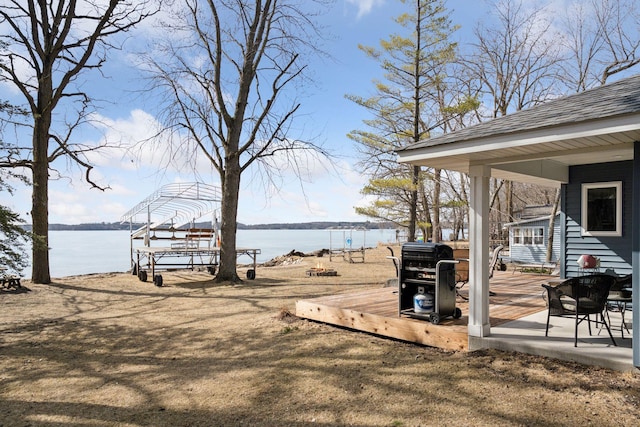 view of yard with a water view