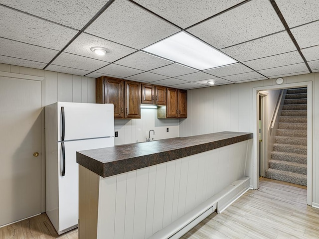 5109 Richmond Dr, Edina, MN 55436 - kitchen with freestanding refrigerator, dark countertops, light wood finished floors, a sink, and a paneled ceiling
