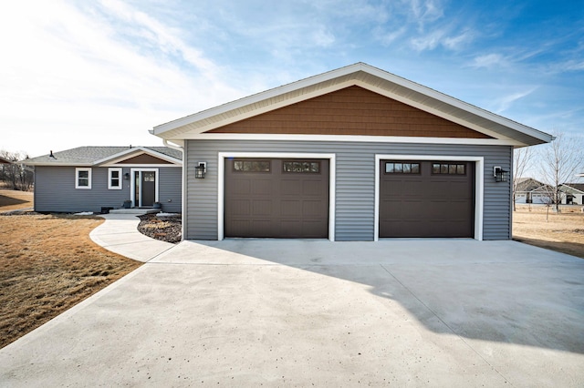 view of front of property featuring a detached garage