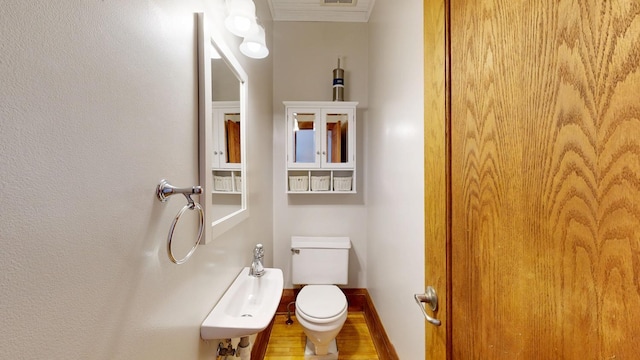 bathroom featuring toilet and baseboards