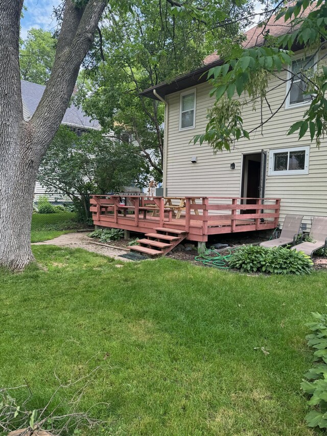 611 5th Ave SW, Rochester, MN 55902 - back of house featuring a wooden deck and a yard