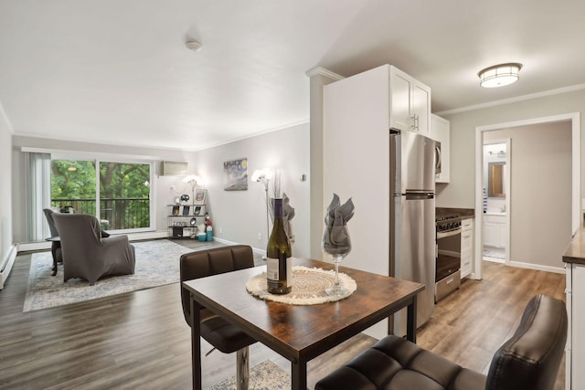 living room featuring light wood-style flooring, baseboards, and ornamental molding