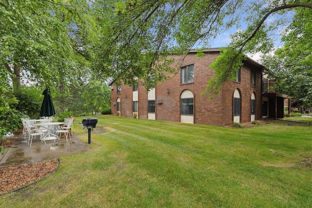 view of yard with a patio area