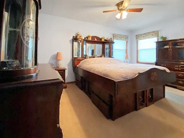 bedroom with ceiling fan