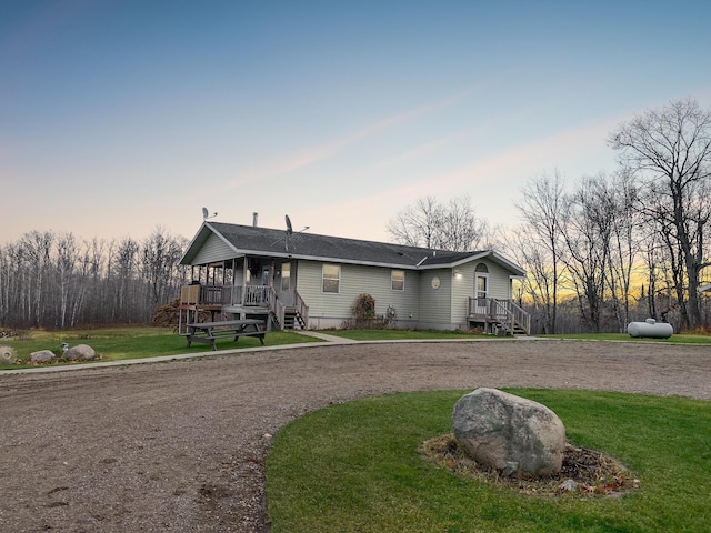 view of front of home featuring a front yard