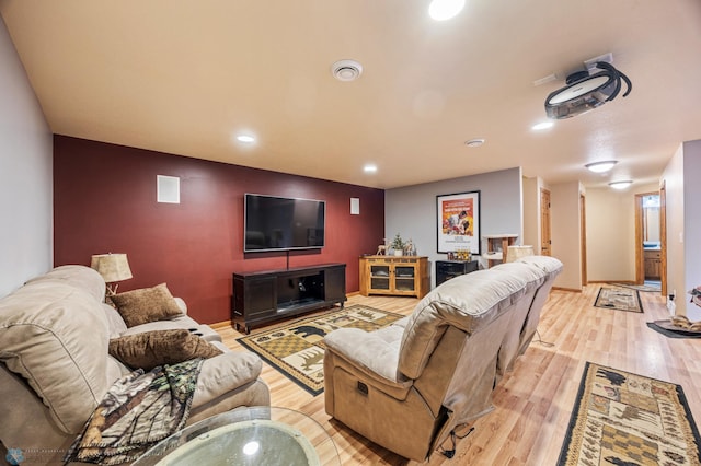 living area featuring light wood finished floors, recessed lighting, and baseboards