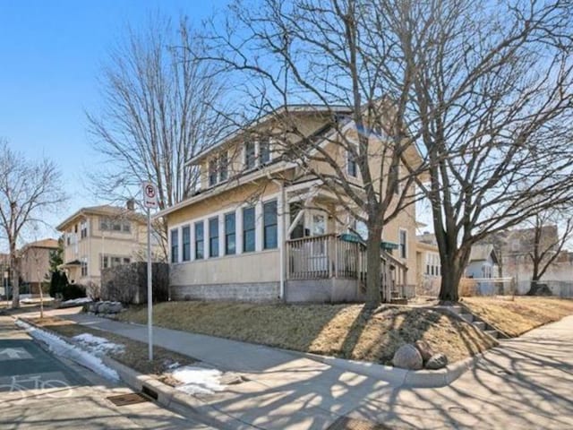 view of front of home featuring a residential view