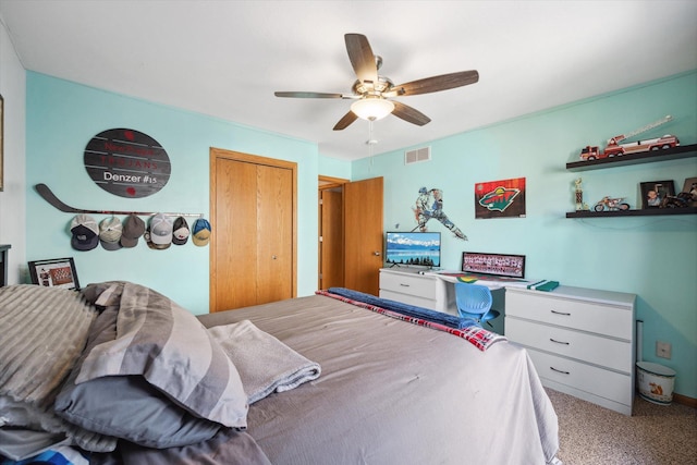 bedroom with a closet, visible vents, carpet, and a ceiling fan