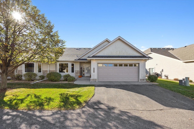 ranch-style home with a shingled roof, aphalt driveway, a front yard, stucco siding, and a garage