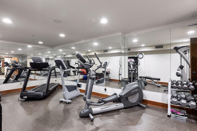 workout area with recessed lighting, visible vents, and baseboards