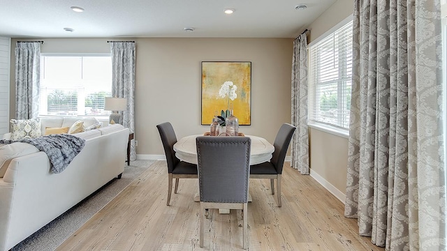 dining area featuring recessed lighting, baseboards, and light wood finished floors