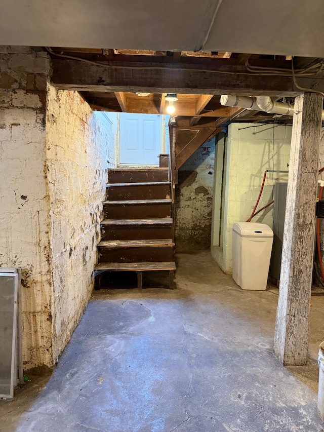 902 Pacific Ave, Kerkhoven, MN 56252 - unfinished below grade area with stairway