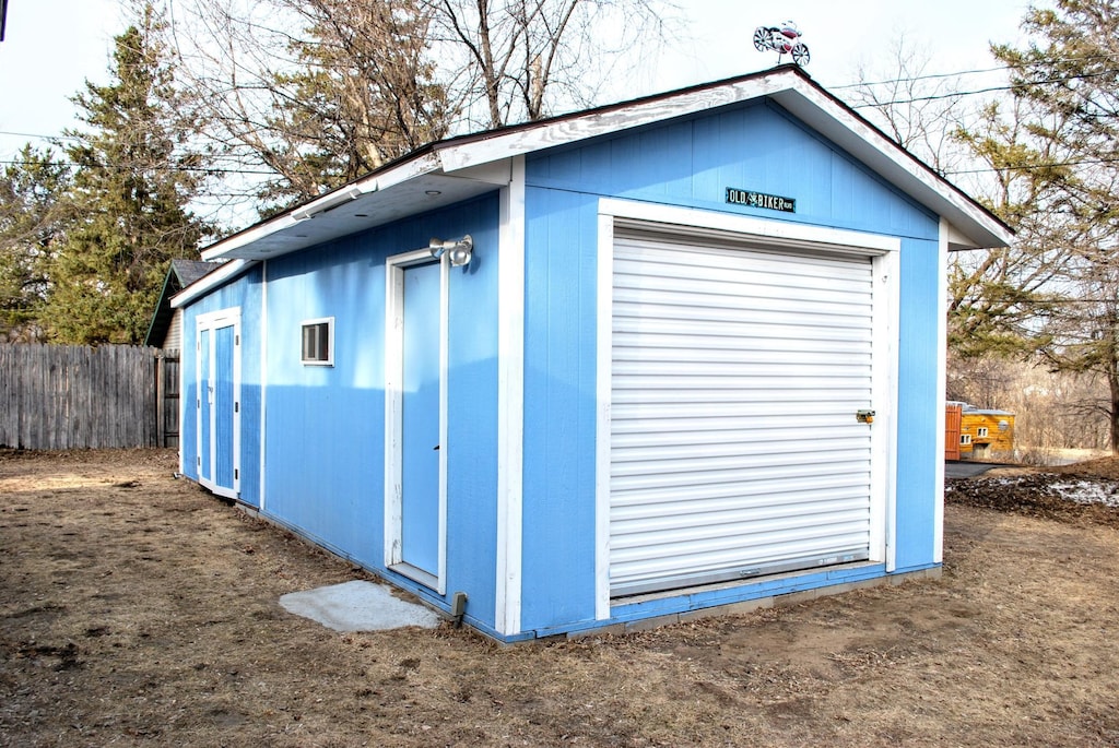 view of outdoor structure with an outbuilding and fence