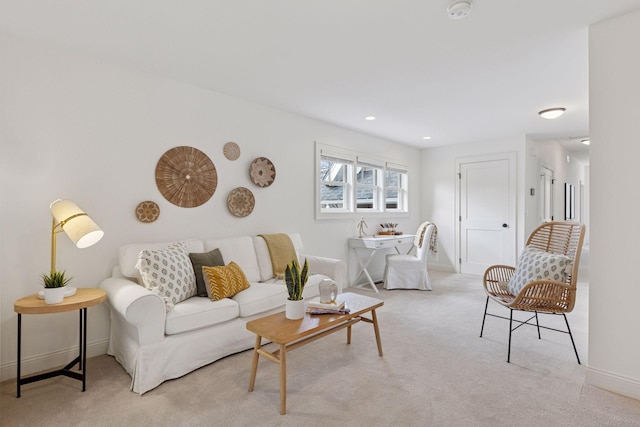 38 Mississippi River Blvd N, Saint Paul, MN 55104 - carpeted living room featuring baseboards