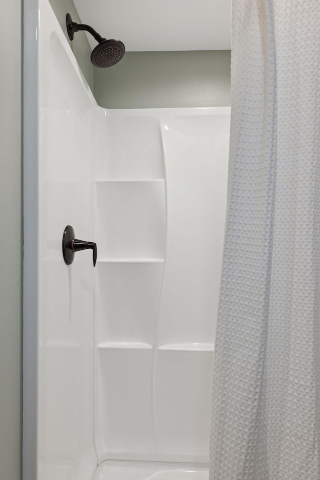 38 Mississippi River Blvd N, Saint Paul, MN 55104 - bathroom view of a shower with curtain