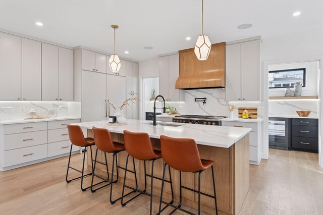 6008 Oaklawn Ave, Edina, MN 55424 - kitchen featuring decorative backsplash, light wood finished floors, hanging light fixtures, and recessed lighting