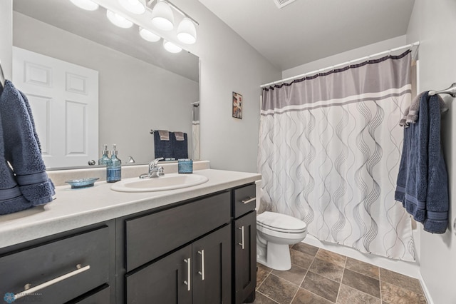 full bath with vanity, a shower with shower curtain, and toilet