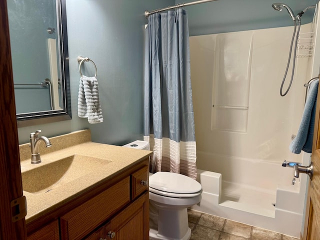 full bath featuring vanity, toilet, and shower / bath combo with shower curtain