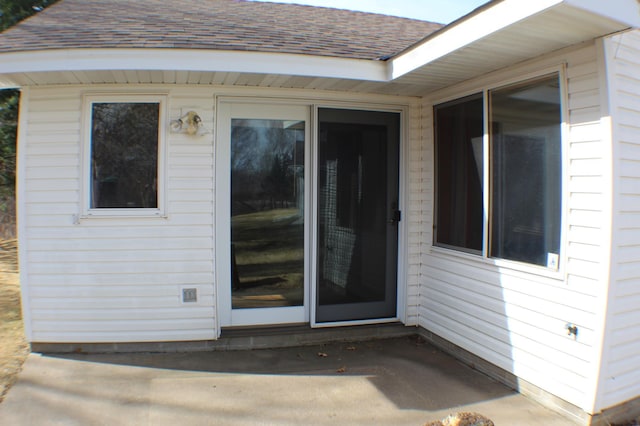12170 Hillcrest Ct SE, Becker, MN 55308 - entrance to property with a shingled roof