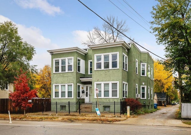 view of front of home featuring a fenced front yard and stucco siding