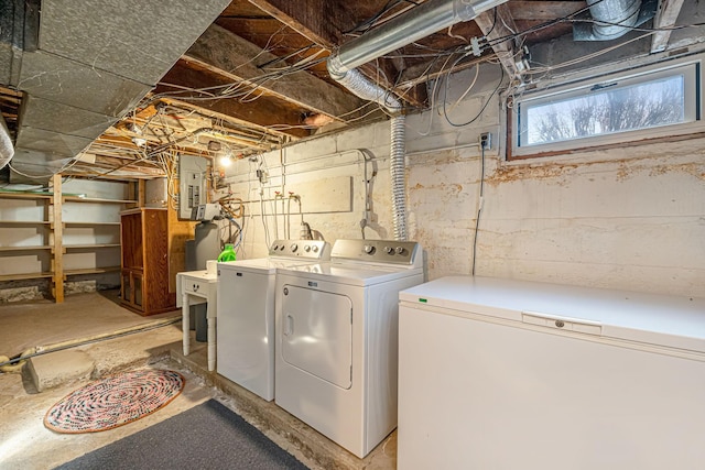 washroom with laundry area and washing machine and dryer