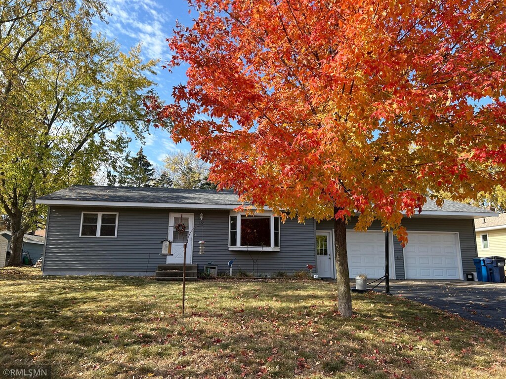 127 6th Ave SE, Saint Joseph, MN 56374 - view of front facade with entry steps, a front lawn, an attached garage, and driveway
