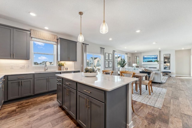 kitchen featuring a sink, tasteful backsplash, and gray cabinetry