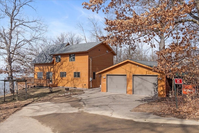 view of front of home with a garage and driveway