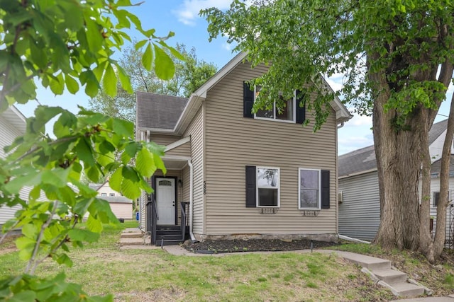 588 Van Buren Ave, Saint Paul, MN 55103 - traditional home with a front yard and a shingled roof
