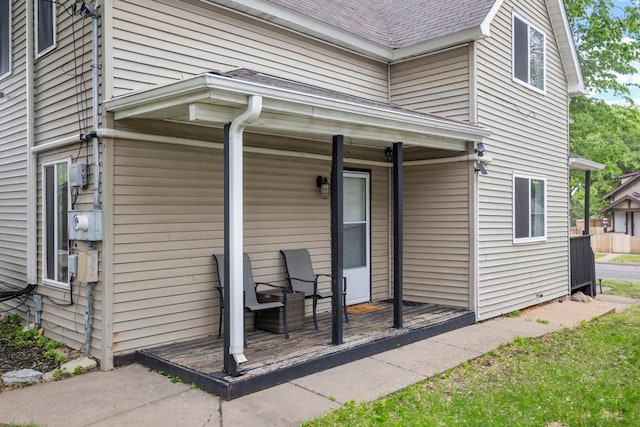 588 Van Buren Ave, Saint Paul, MN 55103 - view of exterior entry with a porch