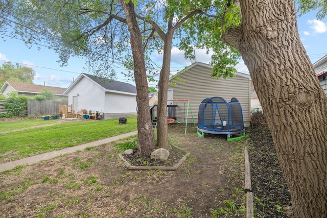 588 Van Buren Ave, Saint Paul, MN 55103 - view of yard featuring a trampoline