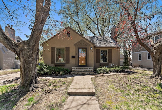 910 Nevada Ave W, Saint Paul, MN 55117 - view of front facade with stucco siding