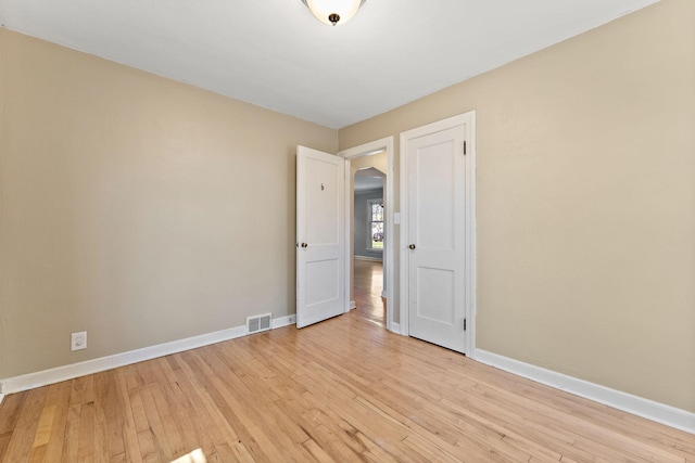 910 Nevada Ave W, Saint Paul, MN 55117 - spare room with light wood finished floors, baseboards, and arched walkways